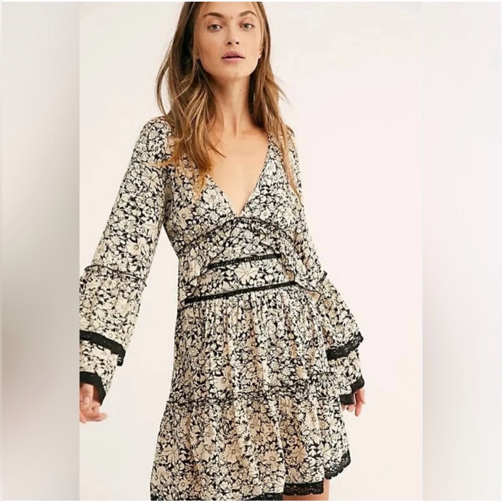 Free People Black and Cream Floral V-Neck Tiered Midi Dress size small